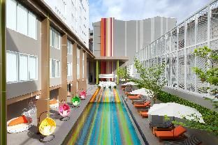 Khao San Road for First-Timers: Everything You Need to Know (2026)