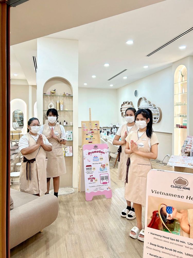 Cloud Nine Nail & Spa (สาขารอยัลการ์เด้น Royal Garden Plaza)