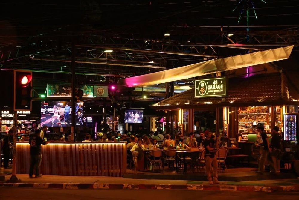 48 Garage (by Zoe in Yellow)