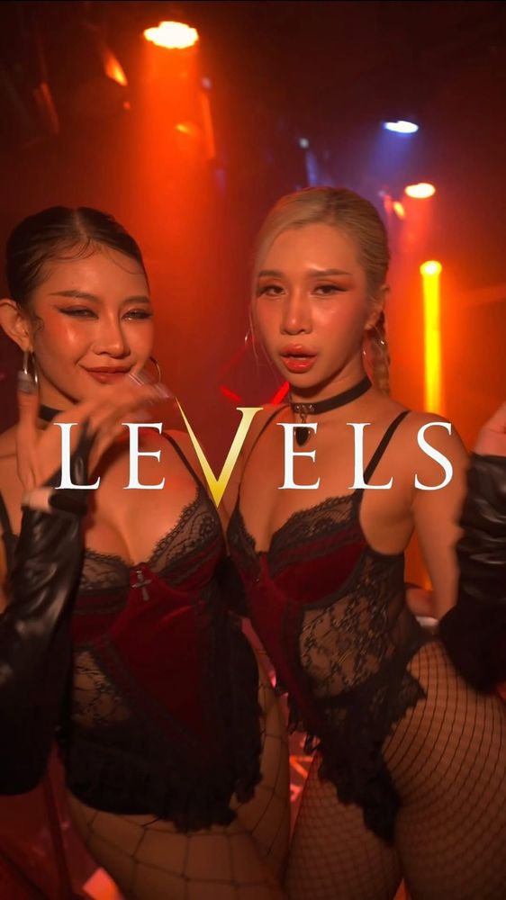 Ladies' Night: 2 complimentary sparklings before midnight