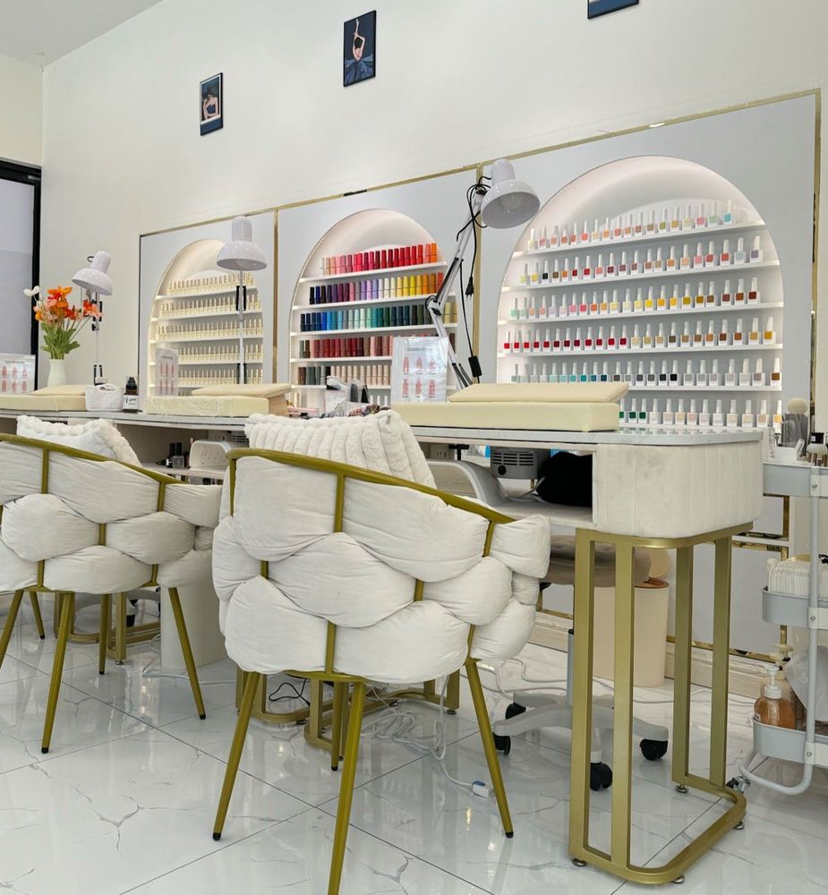 Golden Studio Nails & Eyelashes