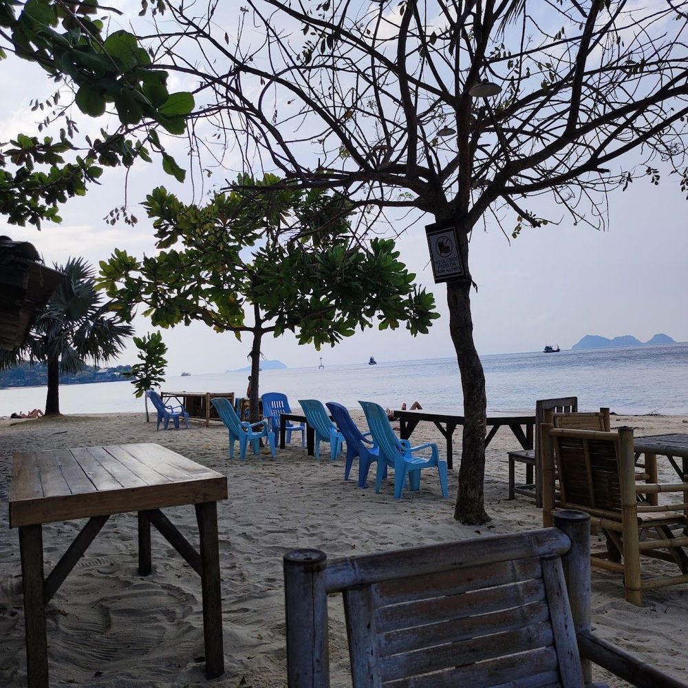 Grasshopper Beach Bar