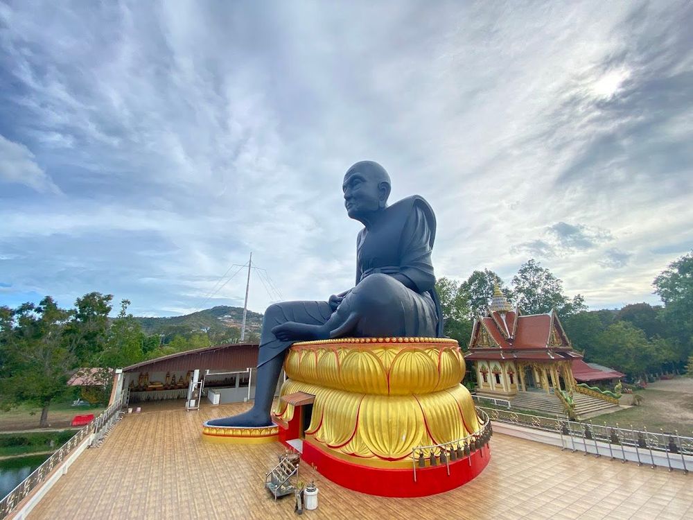Luang Phor Thuad's Statue (หลวงปู่ทวด)