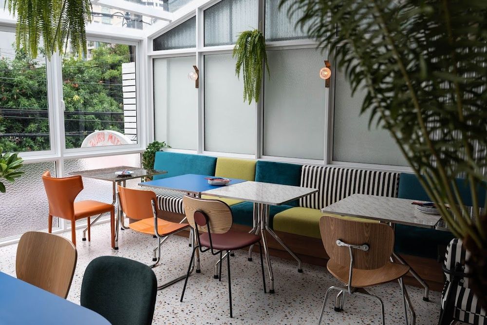 ข้าวต้มกุ๊ยรวยมิตร เอกมัย : Ruay Mitr Boiled Rice Ekkamai