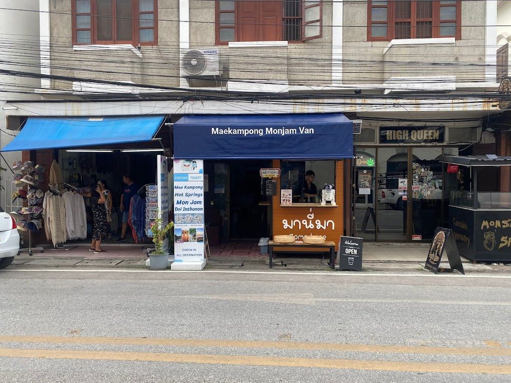 Van station Maekampong Monjam