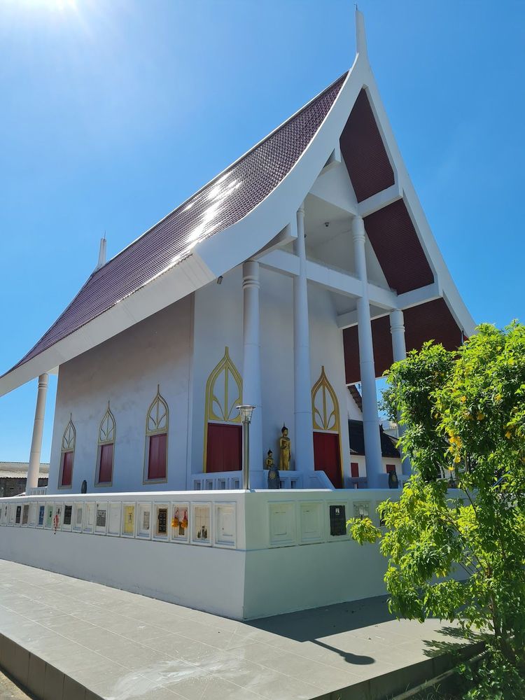 Wat Thaworn Khunaram (Wat Saen Suk)