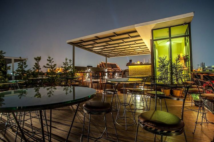 EAGLE NEST Rooftop Bar