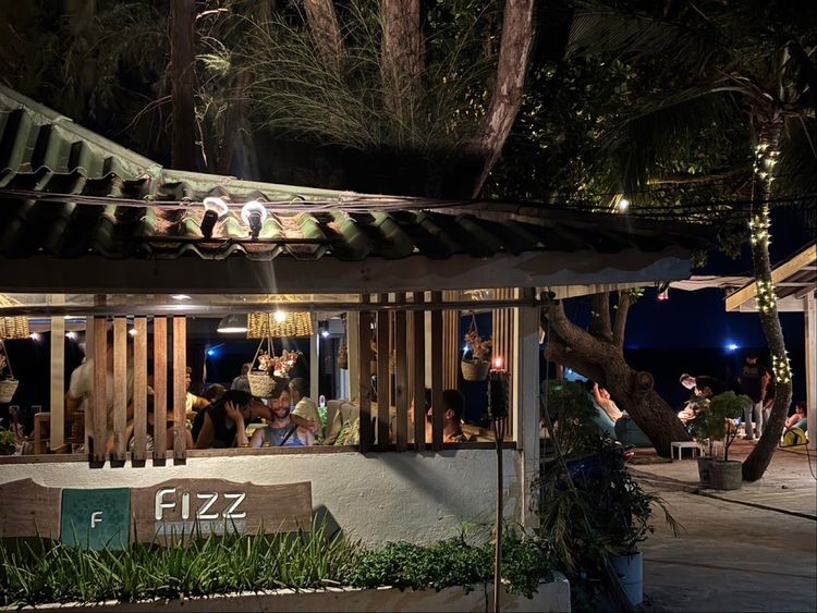 Fizz Beach Club - Restaurant & Bar