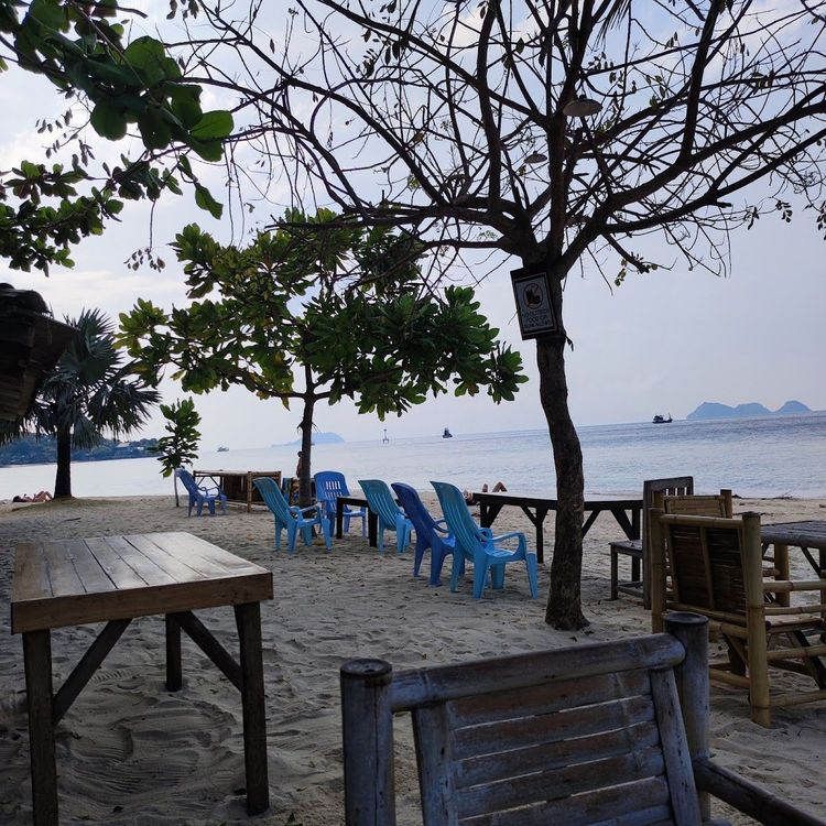 Grasshopper Beach Bar