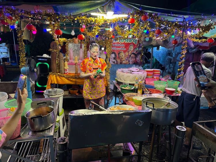 Jay Kob Tom Yum Kung Bang Lamphu