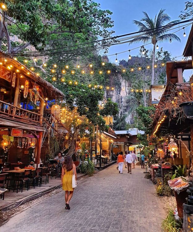 Railay Walking Street