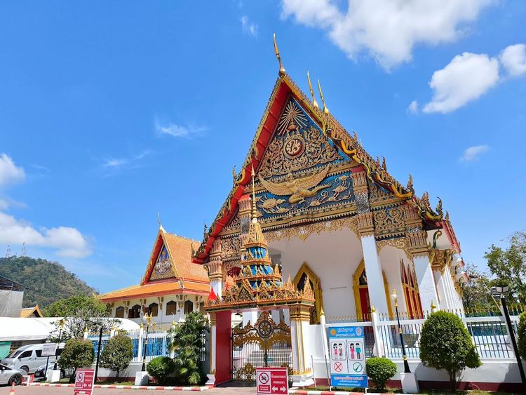 Wat Mongkolnimit Phra Aram Luang (Wat Klang)