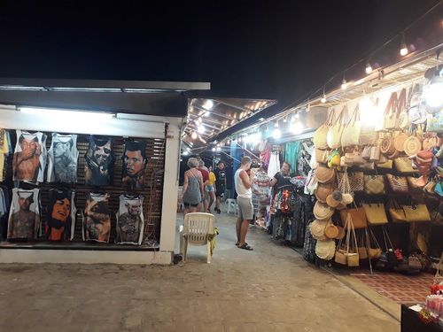 Ao-nang beach walk market