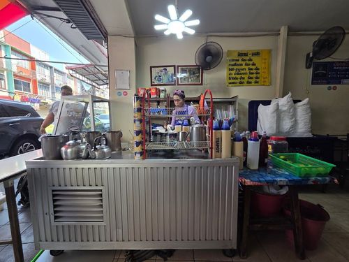 Auntie Nid coffee shop