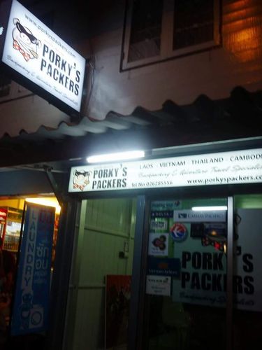 Damnoen Floating Market Travel