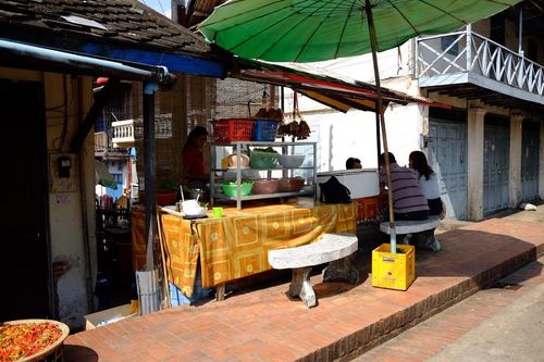 Som tum lung prabang restaurant