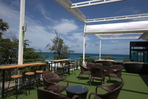 Starz Rooftop Bar & Lounge