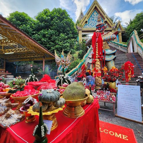Thao Wessuwan Khao Rang Samakkhi Tham Temple