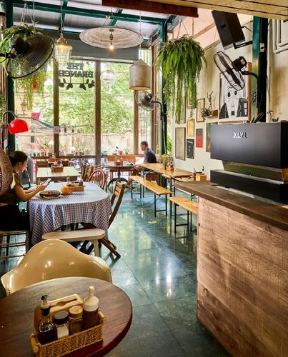 THE BRANCH Sourdough Sandwiches.Coffee.Cake & Juice