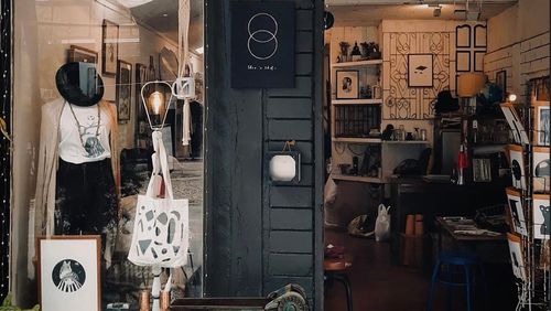 This 'n That : Art Gallery & Vintage Store