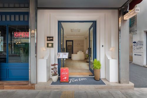 Ton ton - Coffee, Eggs & Baked Goods