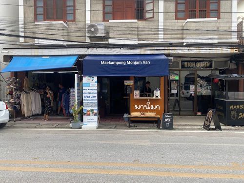 Van station Maekampong Monjam