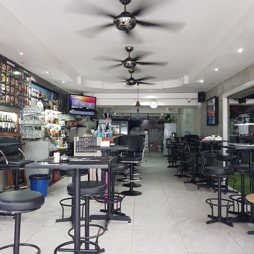 WOMBAT & KIWI BAR and Restaurant